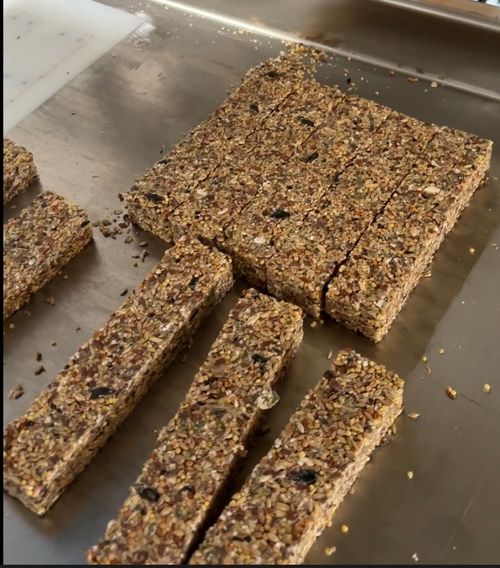 آخرین راه حل های شرکت در مورد چگونه دستگاه مطبوعات غذای پرنده ی پاپا ماشین به یک علاقه مندی کمک کرد تا علاقه اش را به یک کسب و کار سودآور تبدیل کند
